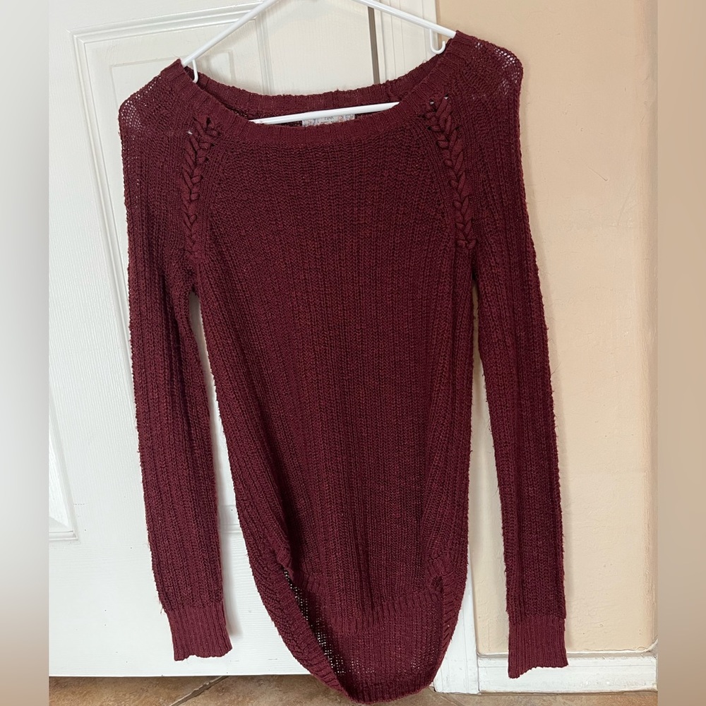 Small maroon sweater! Looks super cute with some black leggings and boots!